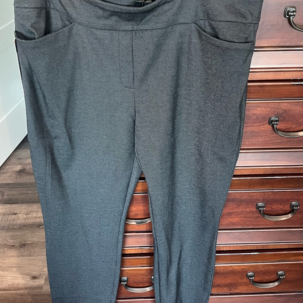 Dalia Women's Charcoal Straight Leg Pants NWT